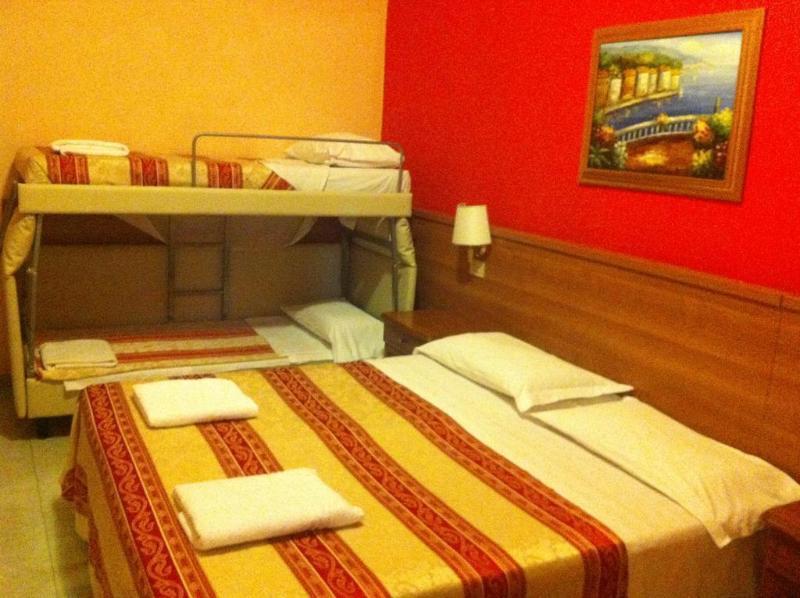 Hoteli Roma Ngoại thất bức ảnh