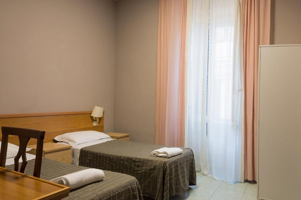 Hoteli Roma Ngoại thất bức ảnh
