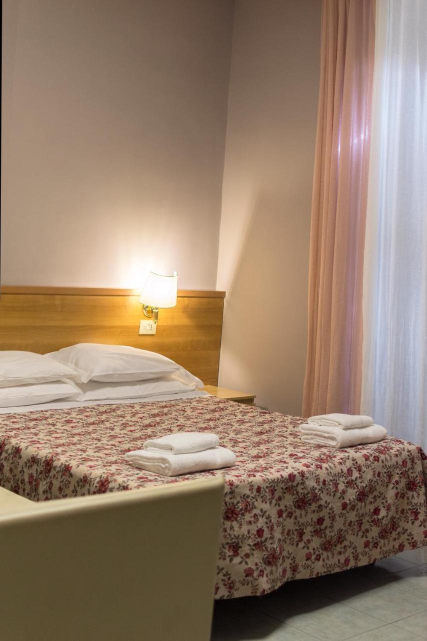 Hoteli Roma Ngoại thất bức ảnh