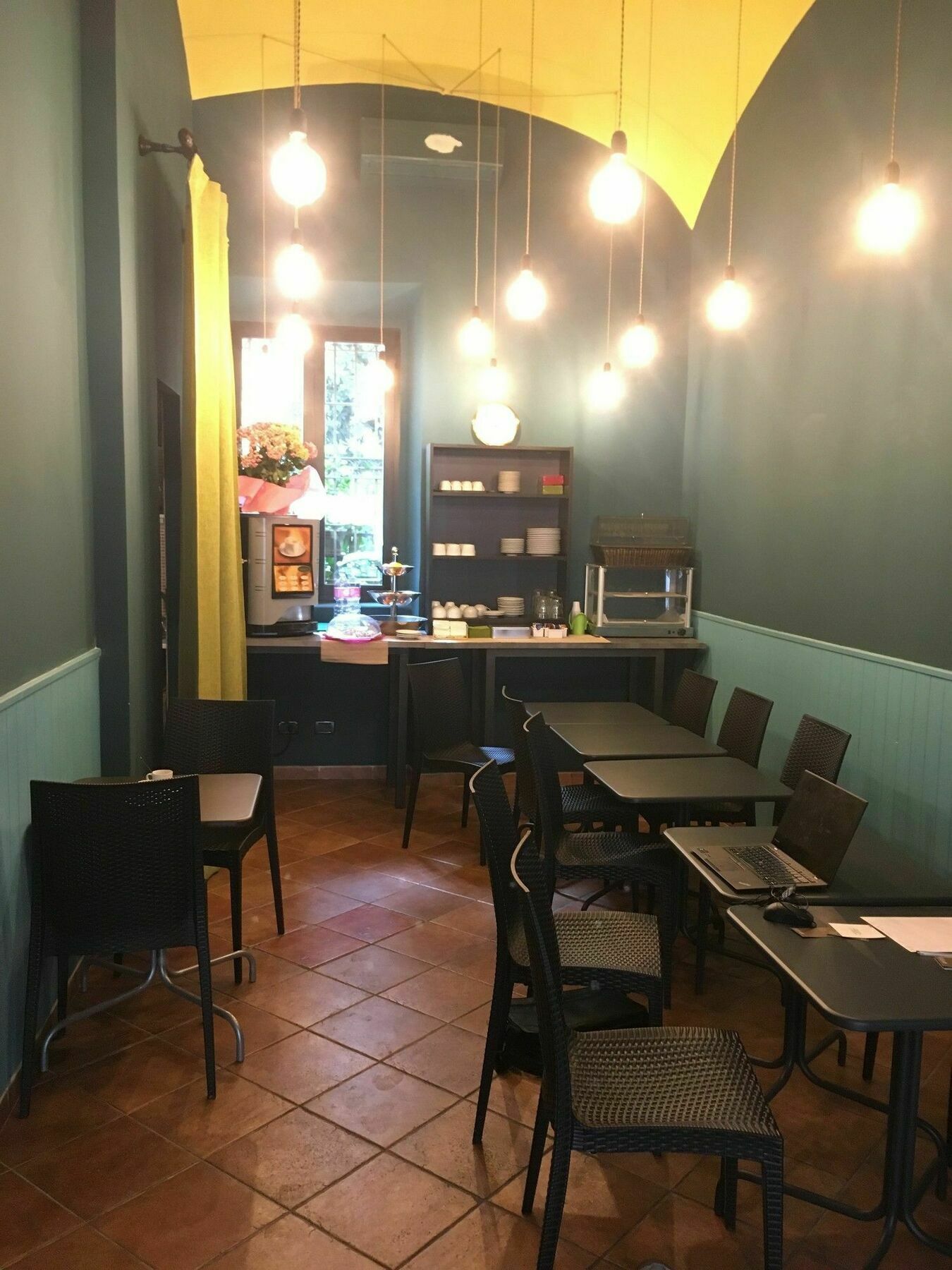 Hoteli Roma Ngoại thất bức ảnh